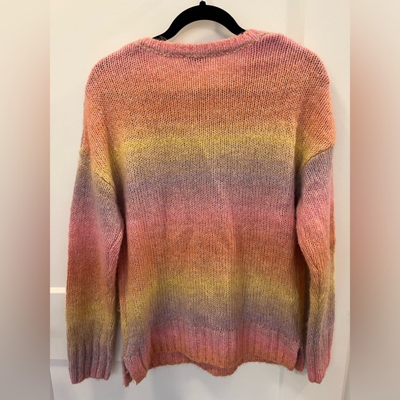 Ladies Sweater - Picture 3 of 3